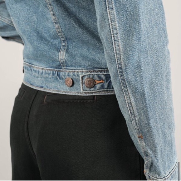 NWT Levi's Original Trucker Jacket in Medium Wash - Picture 11 of 13